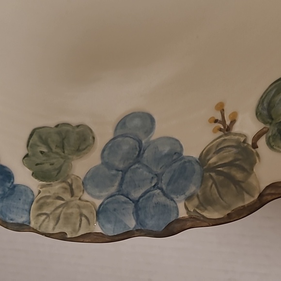 Vintage Metlox Poppytrail Large Bowl with Blue Grapes - Picture 9 of 16